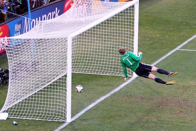 Your Club & Countries Year In Pictures Frank-Lampard-Disallowed-Goal-062710L