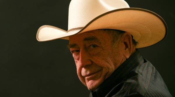 Doyle Brunson Believes Trump is Hiding Something in Taxes, Still #NeverHillary