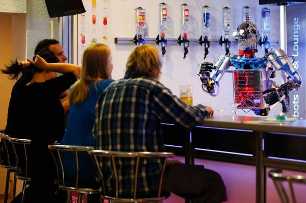Will Bartenders Be Replaced With Drones?  The Las Vegas Experiment