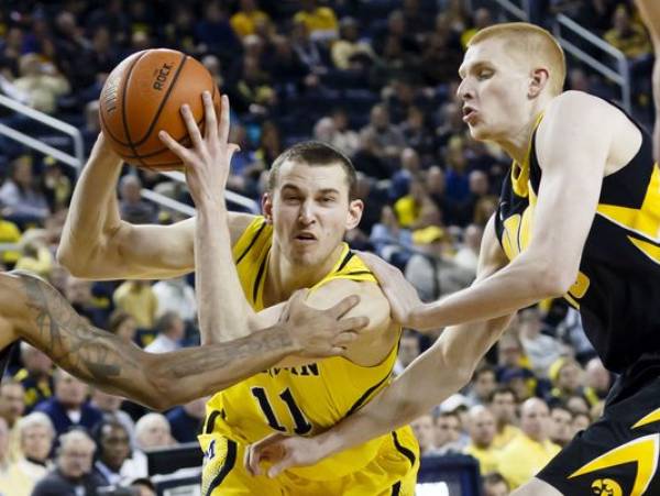 Bet on Michigan vs. Iowa – Free Pick – Latest Lines (Live Wagering)