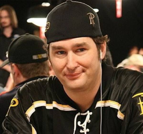 Phil Hellmuth Auctions Off Prize - Himself