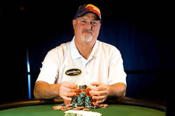 Top Gambling News:  Tom Schneider Eyes WSOP Player of Year Title
