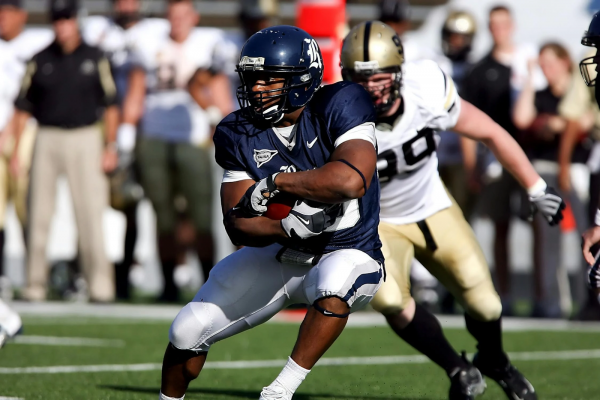 football players running