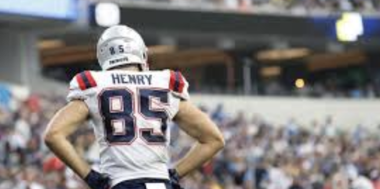 Hunter Henry on the field
