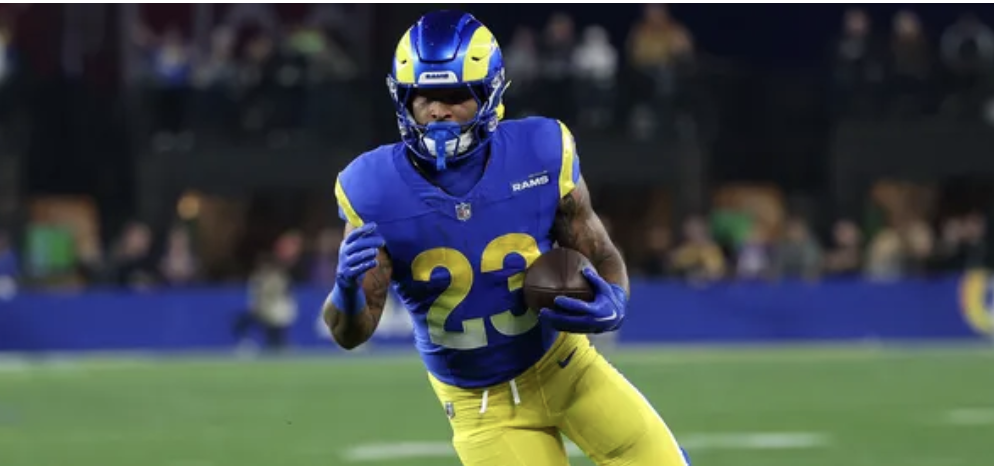 Kyren Williams running with the ball