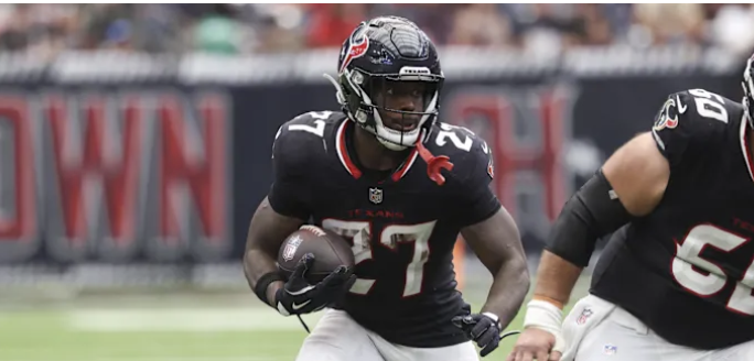 Wood Marks running with the ball